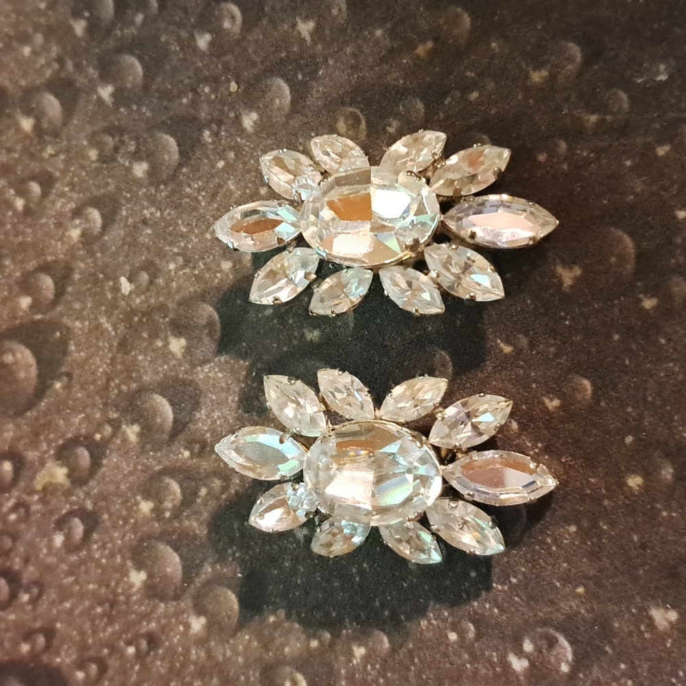 Vintage Silvertone Clear Rhinestone Clip Earrings